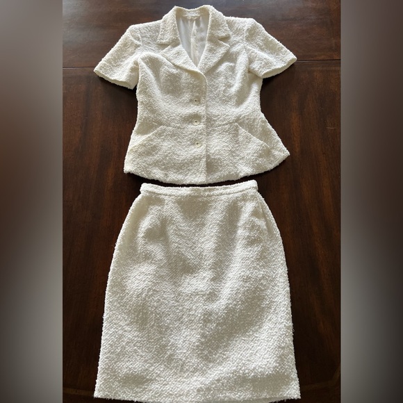 White Woman's Summer Suit 2 pcs (Shot-sleeve Blazer & Skirt) - Picture 1 of 16